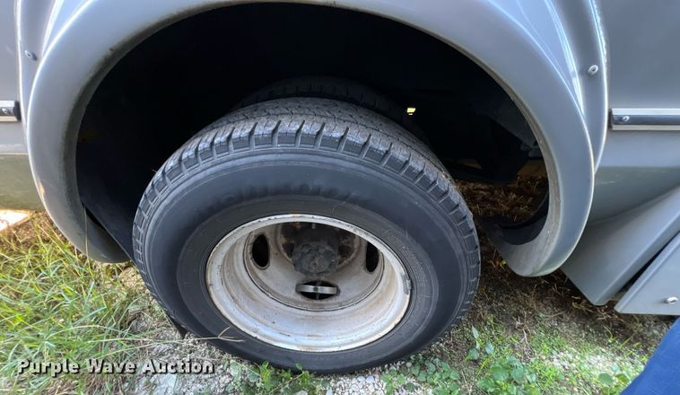 image for item MH9933 2014 Ford E350  shuttle bus