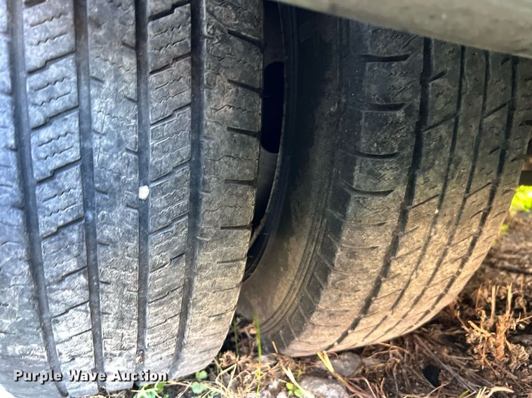 image for item MH9933 2014 Ford E350  shuttle bus