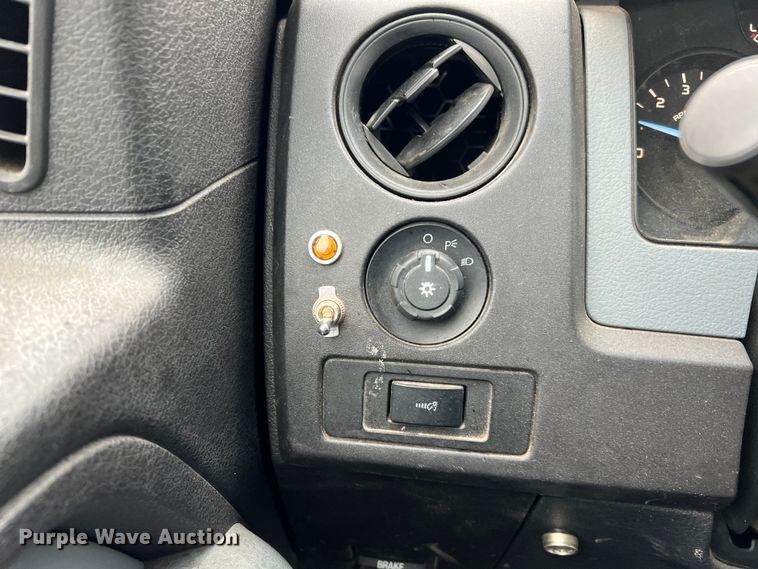 image for item MI9008 2012 Ford F150 SuperCab pickup truck