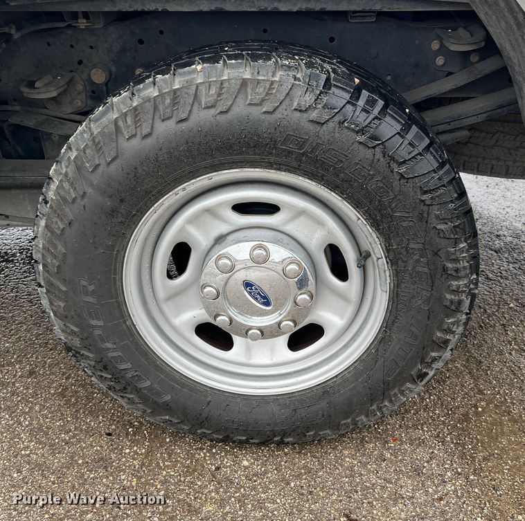 image for item MI9008 2012 Ford F150 SuperCab pickup truck