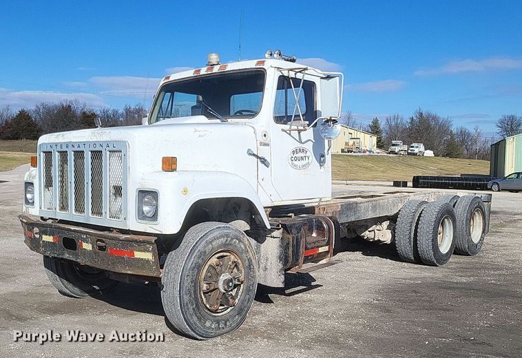 image for item MI9881 1979 International F2254 truck cab and chassis