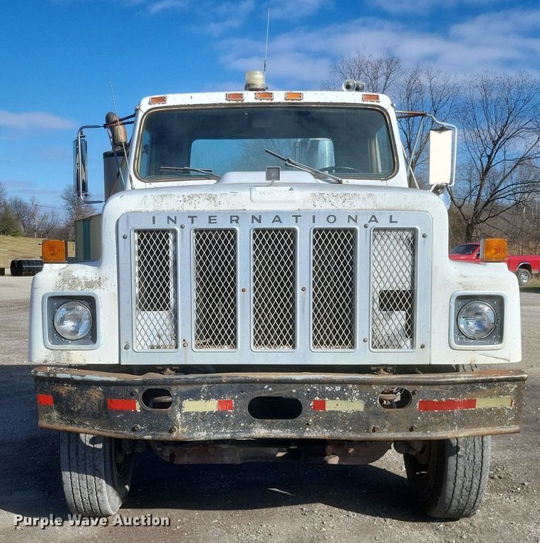 image for item MI9881 1979 International F2254 truck cab and chassis