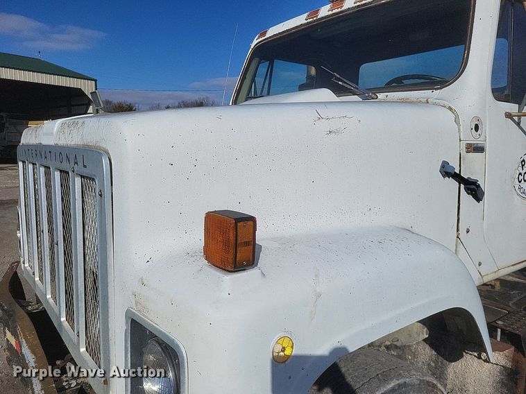 image for item MI9881 1979 International F2254 truck cab and chassis