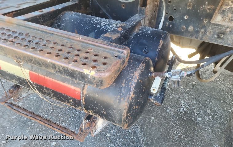 image for item MI9881 1979 International F2254 truck cab and chassis