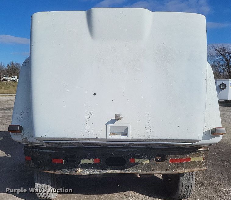 image for item MI9881 1979 International F2254 truck cab and chassis