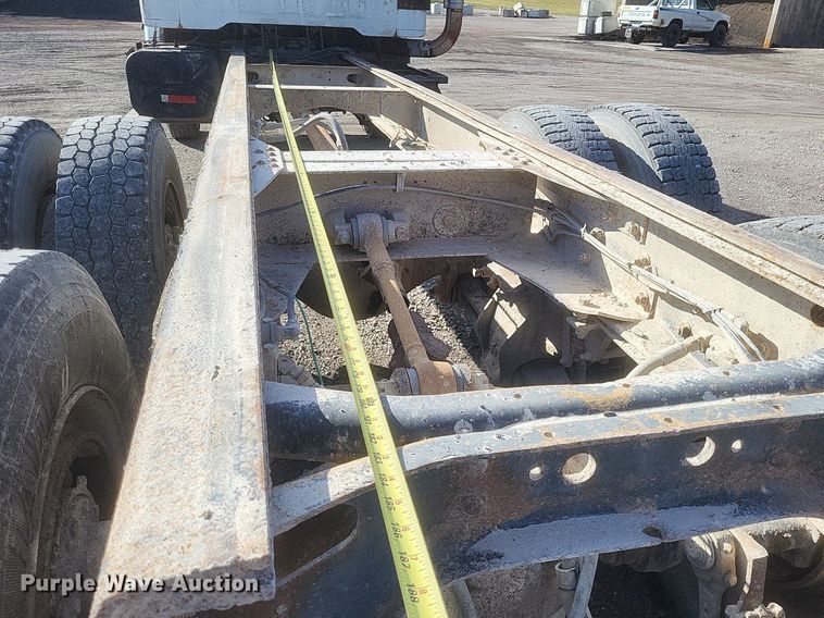 image for item MI9881 1979 International F2254 truck cab and chassis