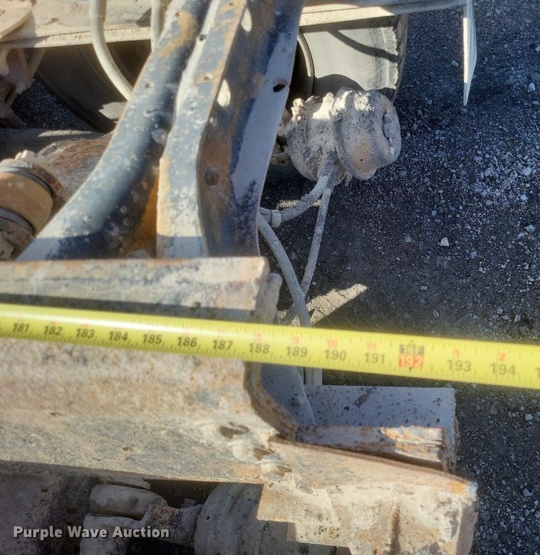 image for item MI9881 1979 International F2254 truck cab and chassis