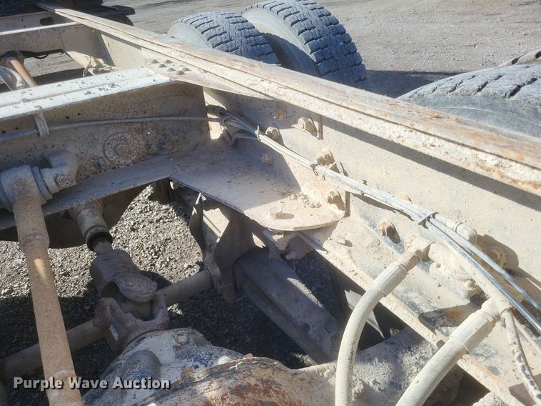 image for item MI9881 1979 International F2254 truck cab and chassis