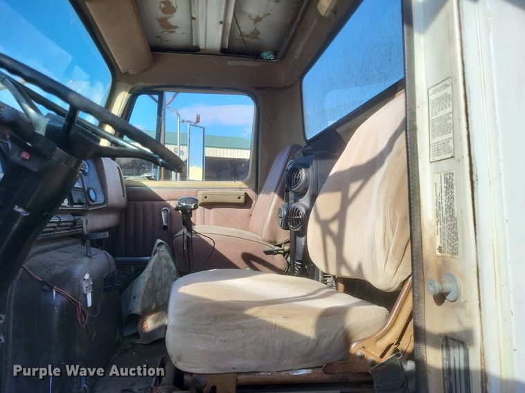 image for item MI9881 1979 International F2254 truck cab and chassis