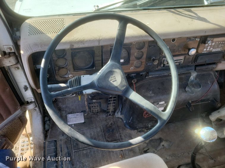 image for item MI9881 1979 International F2254 truck cab and chassis