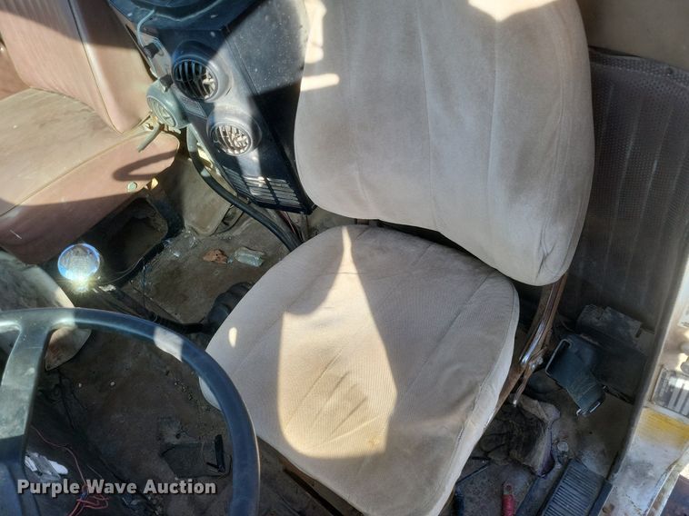 image for item MI9881 1979 International F2254 truck cab and chassis