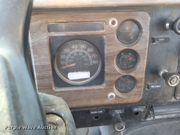 image for item MI9881 1979 International F2254 truck cab and chassis