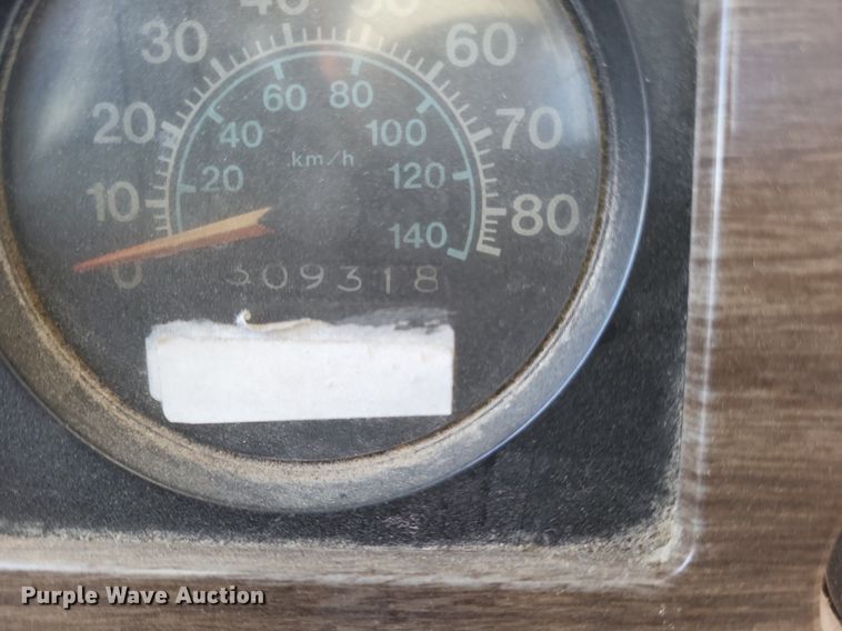 image for item MI9881 1979 International F2254 truck cab and chassis