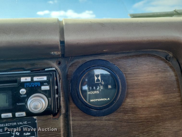 image for item MI9881 1979 International F2254 truck cab and chassis