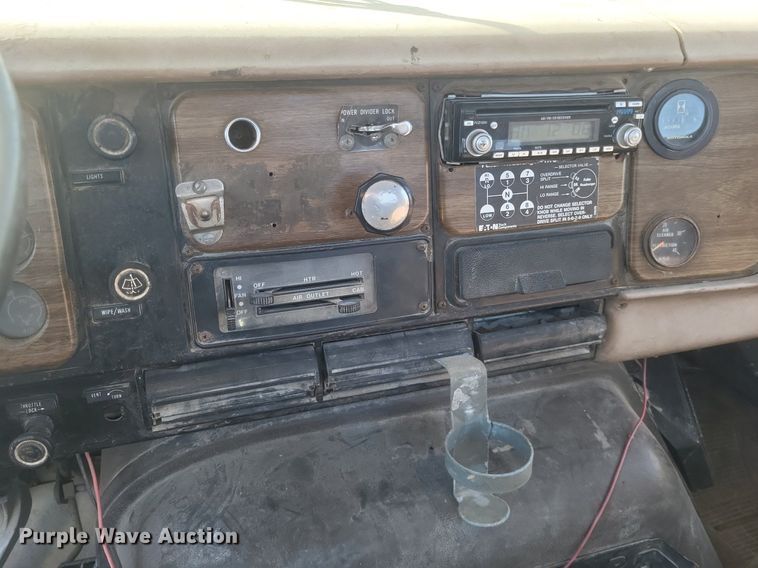 image for item MI9881 1979 International F2254 truck cab and chassis