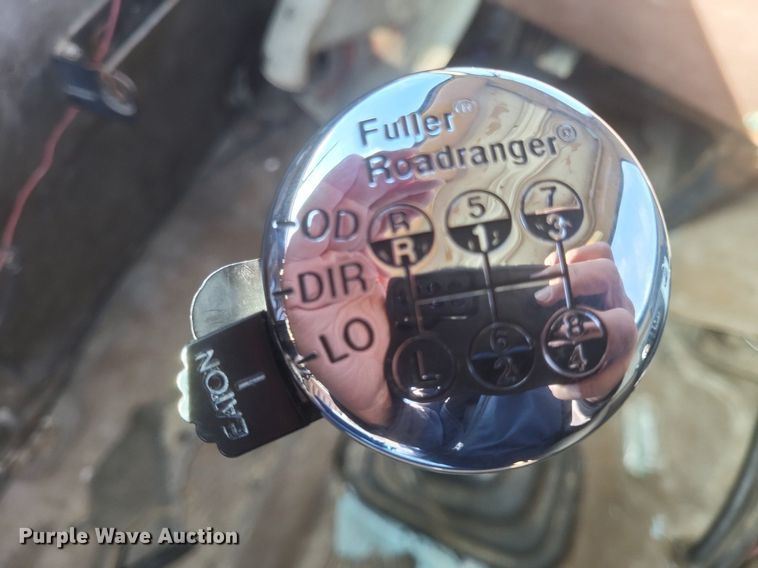 image for item MI9881 1979 International F2254 truck cab and chassis