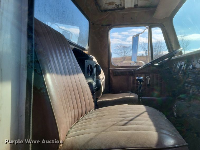 image for item MI9881 1979 International F2254 truck cab and chassis