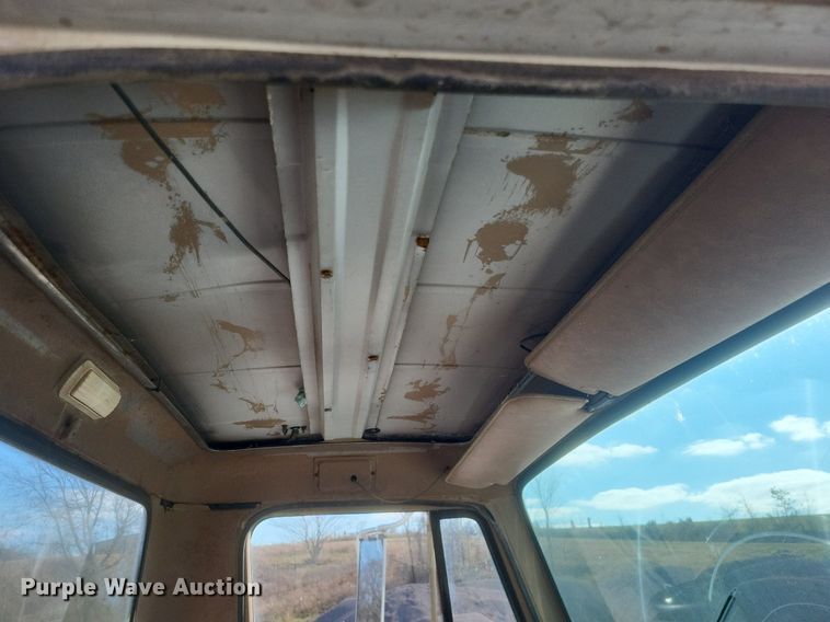 image for item MI9881 1979 International F2254 truck cab and chassis