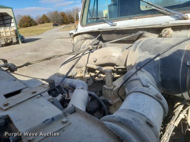 image for item MI9881 1979 International F2254 truck cab and chassis