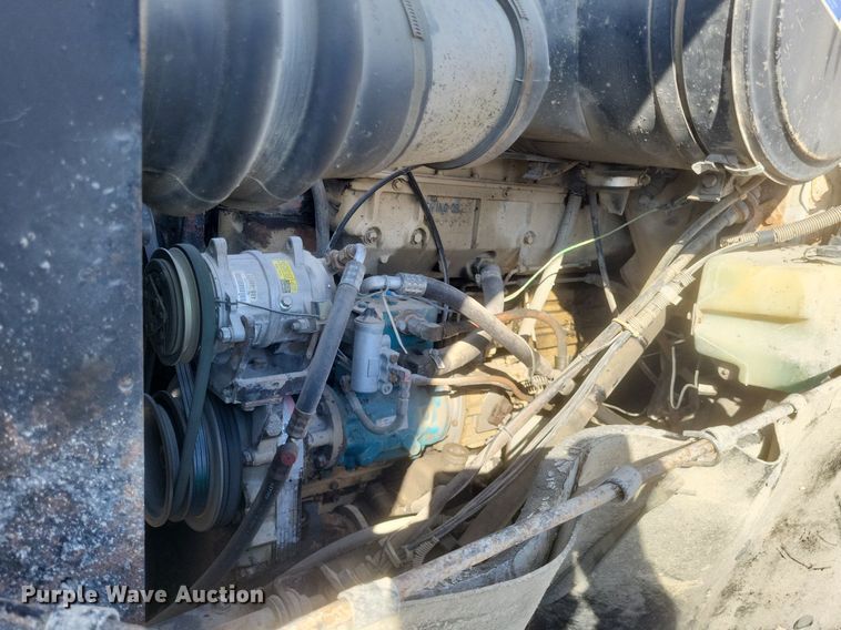 image for item MI9881 1979 International F2254 truck cab and chassis