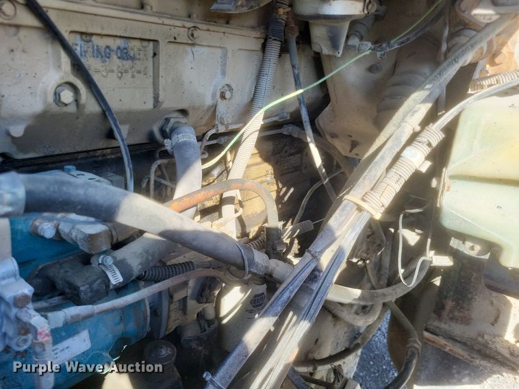 image for item MI9881 1979 International F2254 truck cab and chassis