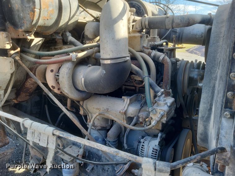 image for item MI9881 1979 International F2254 truck cab and chassis