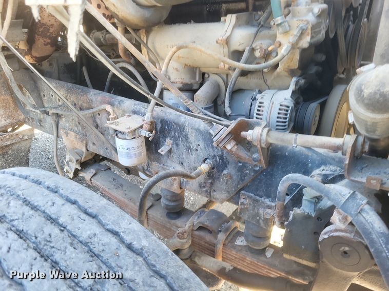 image for item MI9881 1979 International F2254 truck cab and chassis