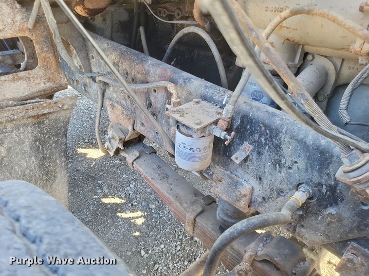 image for item MI9881 1979 International F2254 truck cab and chassis