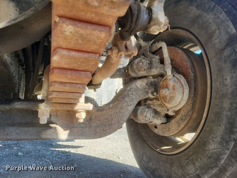 image for item MI9881 1979 International F2254 truck cab and chassis