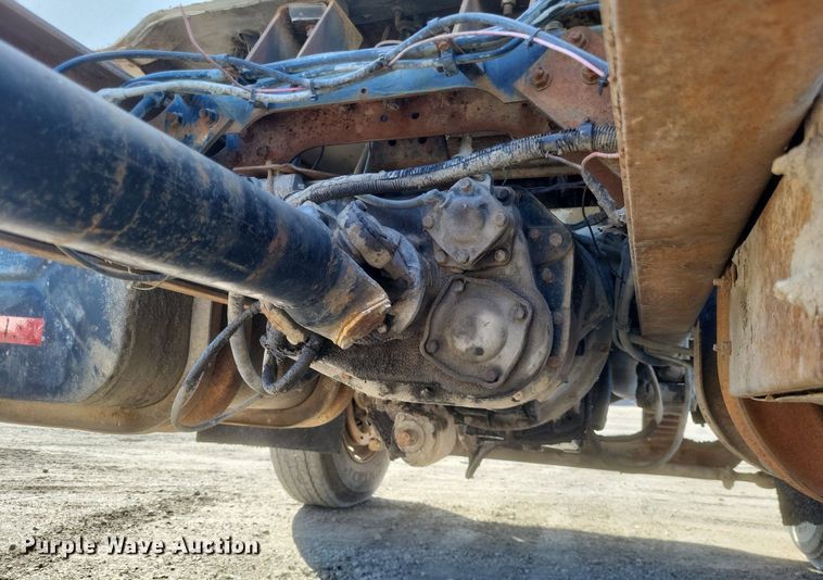 image for item MI9881 1979 International F2254 truck cab and chassis