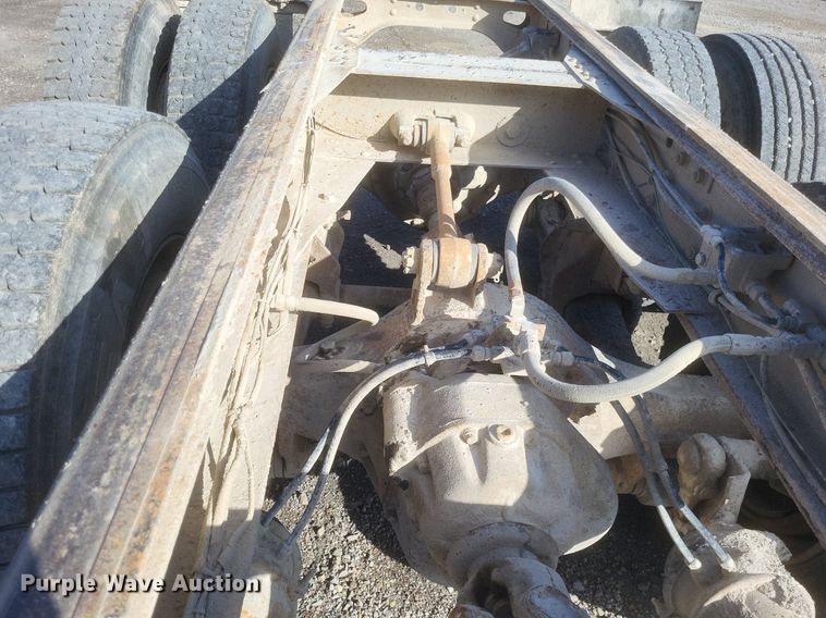 image for item MI9881 1979 International F2254 truck cab and chassis