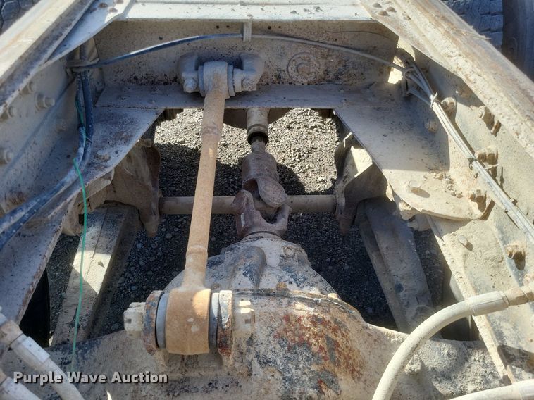 image for item MI9881 1979 International F2254 truck cab and chassis