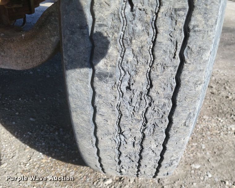 image for item MI9881 1979 International F2254 truck cab and chassis