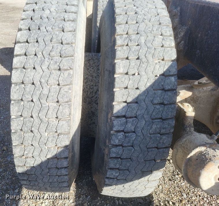 image for item MI9881 1979 International F2254 truck cab and chassis