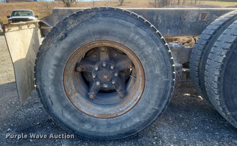 image for item MI9881 1979 International F2254 truck cab and chassis