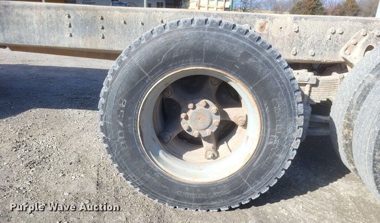 image for item MI9881 1979 International F2254 truck cab and chassis