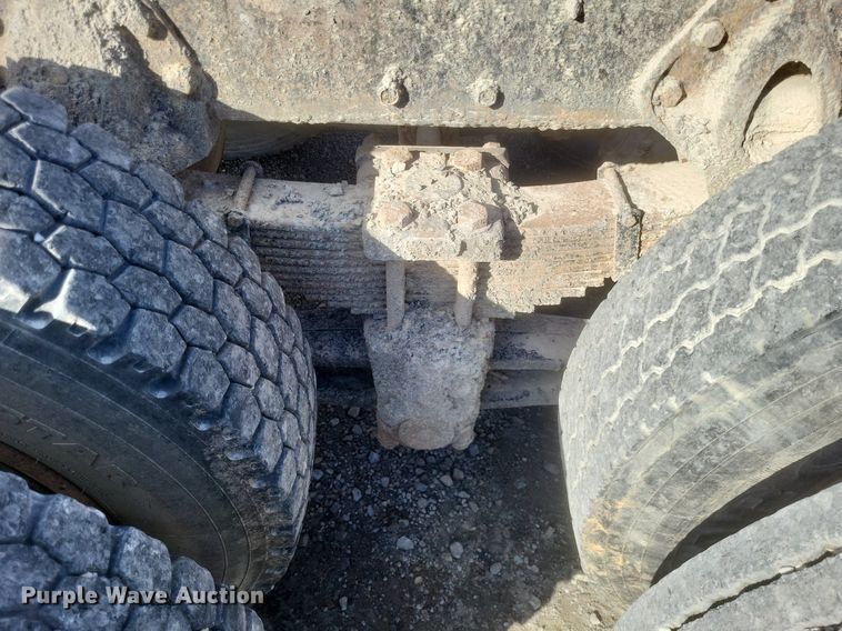 image for item MI9881 1979 International F2254 truck cab and chassis