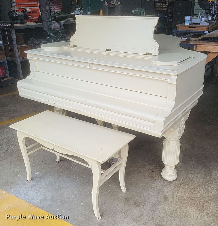 image for item MI9914 Steinway & Sons baby grand piano