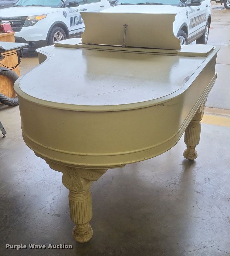 image for item MI9914 Steinway & Sons baby grand piano