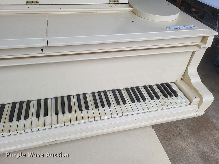 image for item MI9914 Steinway & Sons baby grand piano