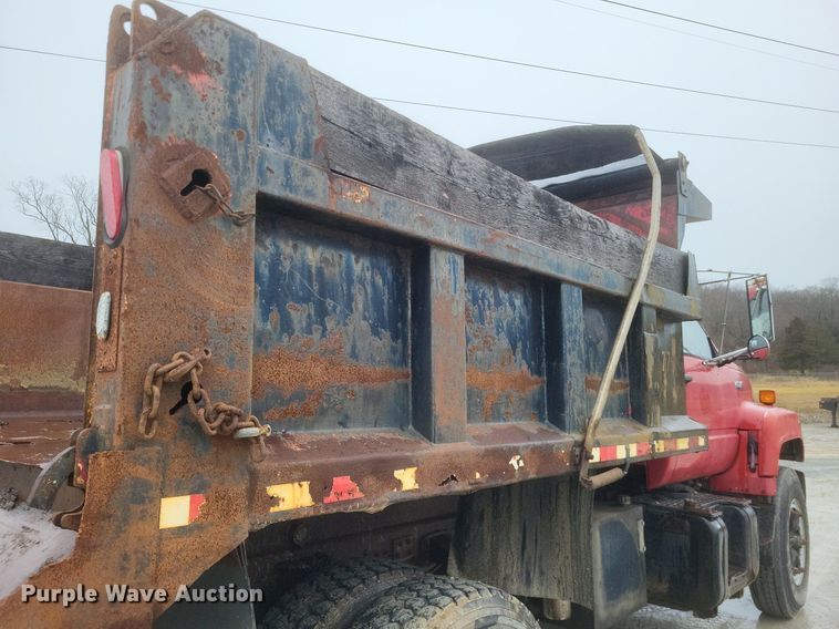 image for item MI9917 1995 Chevrolet Kodiak  dump truck