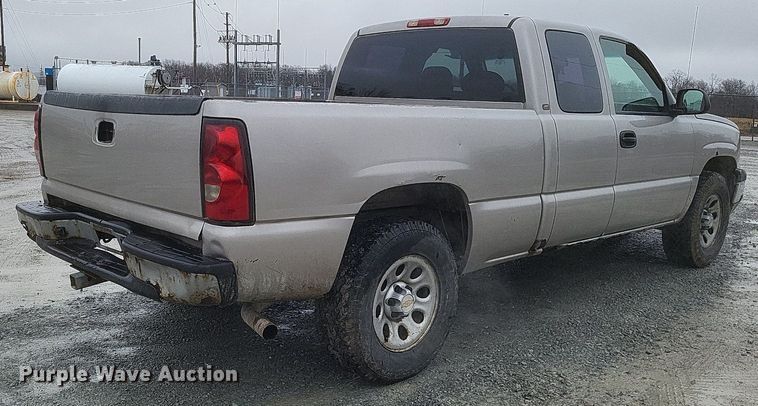 image for item MI9920 2005 Chevrolet Silverado 1500 Ext. Cab pickup truck