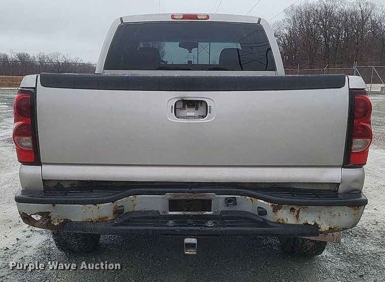 image for item MI9920 2005 Chevrolet Silverado 1500 Ext. Cab pickup truck