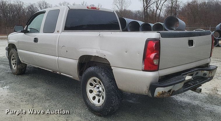 image for item MI9920 2005 Chevrolet Silverado 1500 Ext. Cab pickup truck