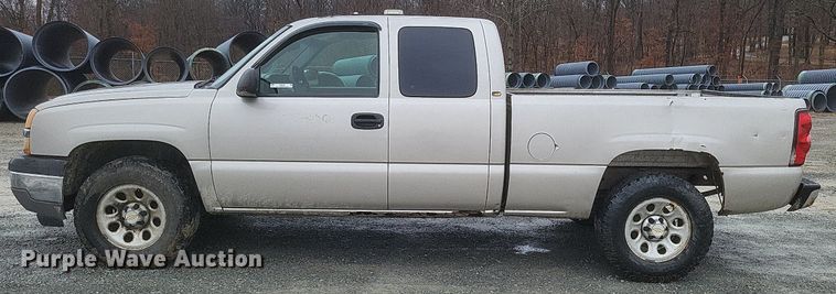 image for item MI9920 2005 Chevrolet Silverado 1500 Ext. Cab pickup truck
