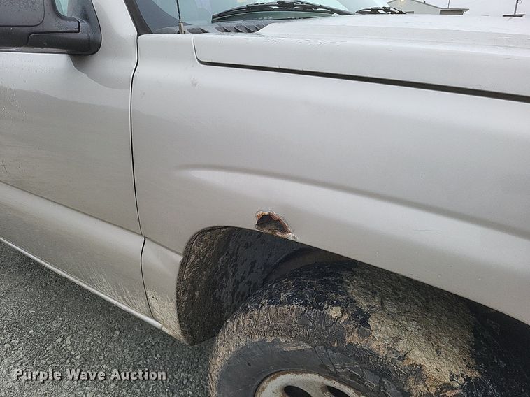 image for item MI9920 2005 Chevrolet Silverado 1500 Ext. Cab pickup truck