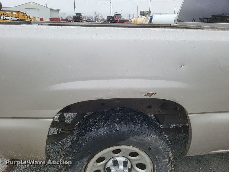 image for item MI9920 2005 Chevrolet Silverado 1500 Ext. Cab pickup truck