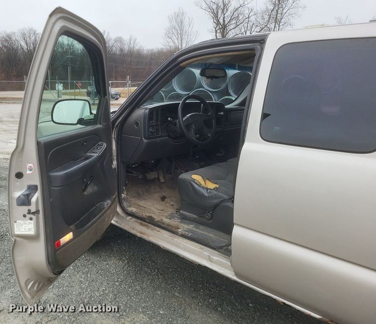 image for item MI9920 2005 Chevrolet Silverado 1500 Ext. Cab pickup truck