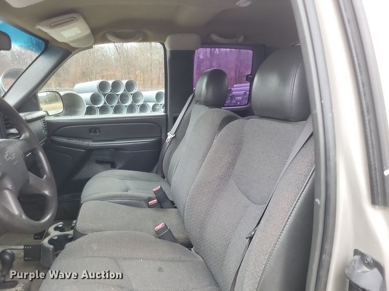 image for item MI9920 2005 Chevrolet Silverado 1500 Ext. Cab pickup truck