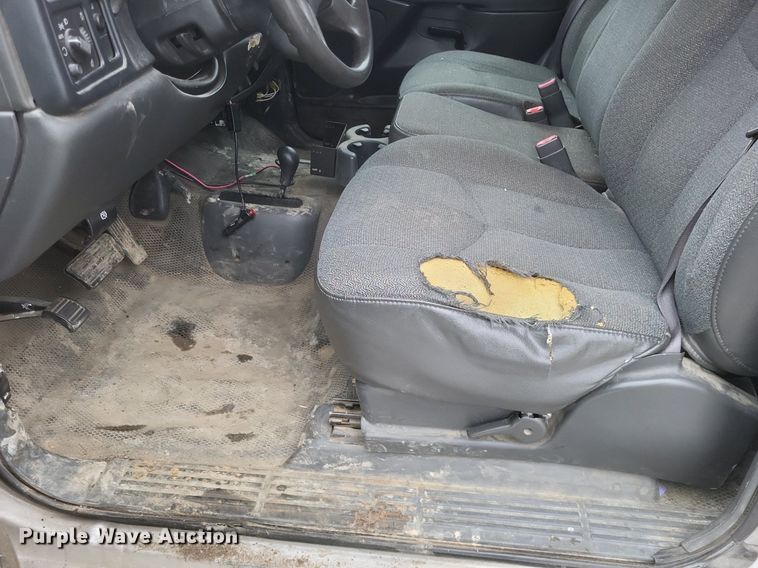 image for item MI9920 2005 Chevrolet Silverado 1500 Ext. Cab pickup truck